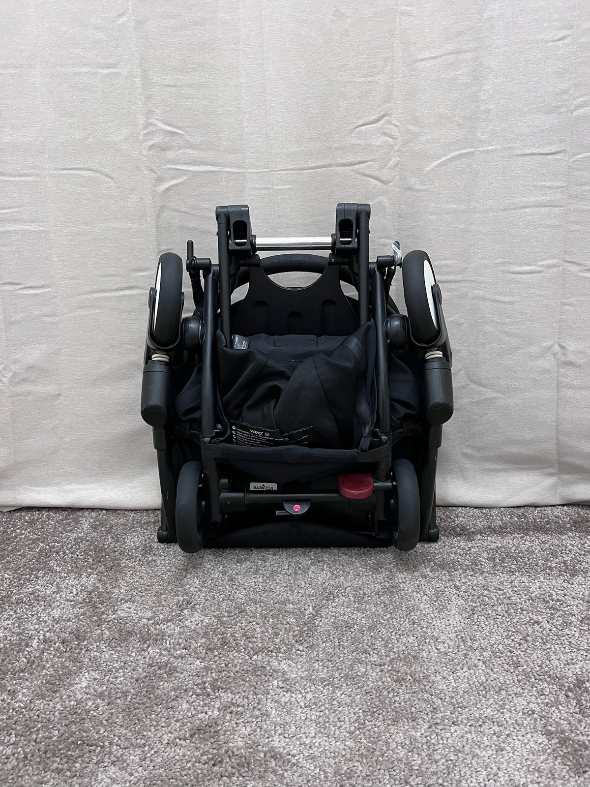 Poussette Stokke YOYO avec packs 0+ et 6+ noirs – Très bon état