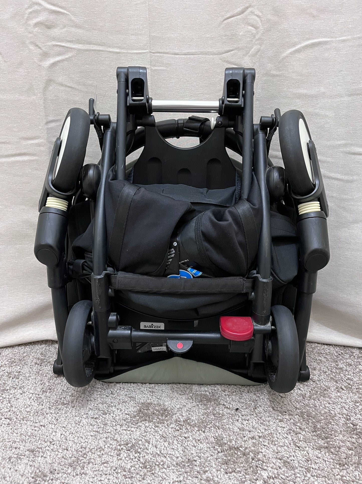 Poussette YOYO reconditionnée – pack naissance + pack 6+ olive– très bon état – garantie 6 mois