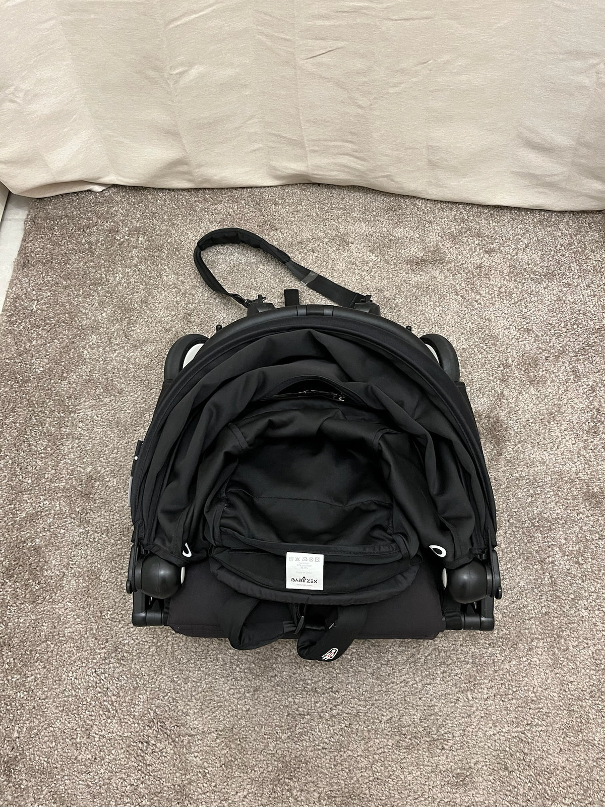 Poussette Stokke YOYO2 avec nacelle et pack 6+ noirs – Full Black