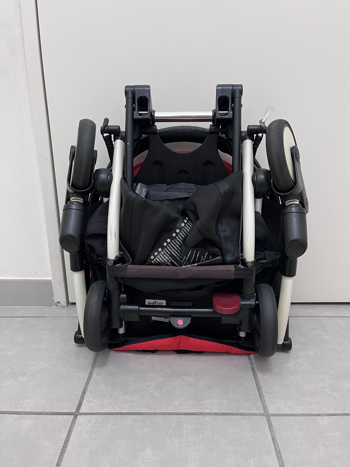 Poussette YOYO BABYZEN avec pack naissance et pack 6+ rouge