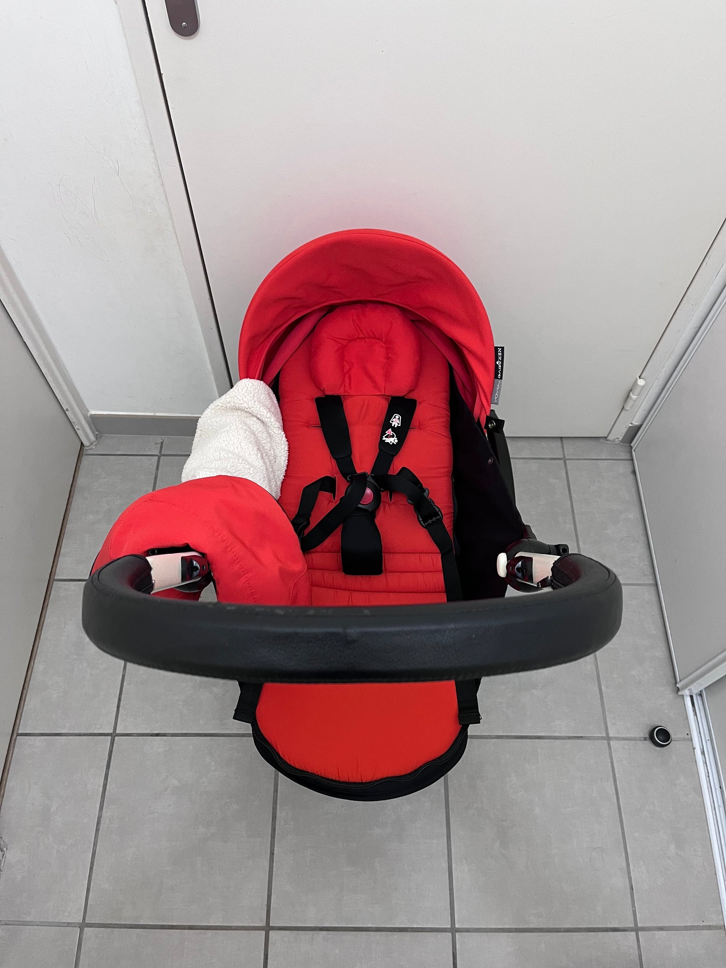 Poussette YOYO BABYZEN avec pack naissance et pack 6+ rouge