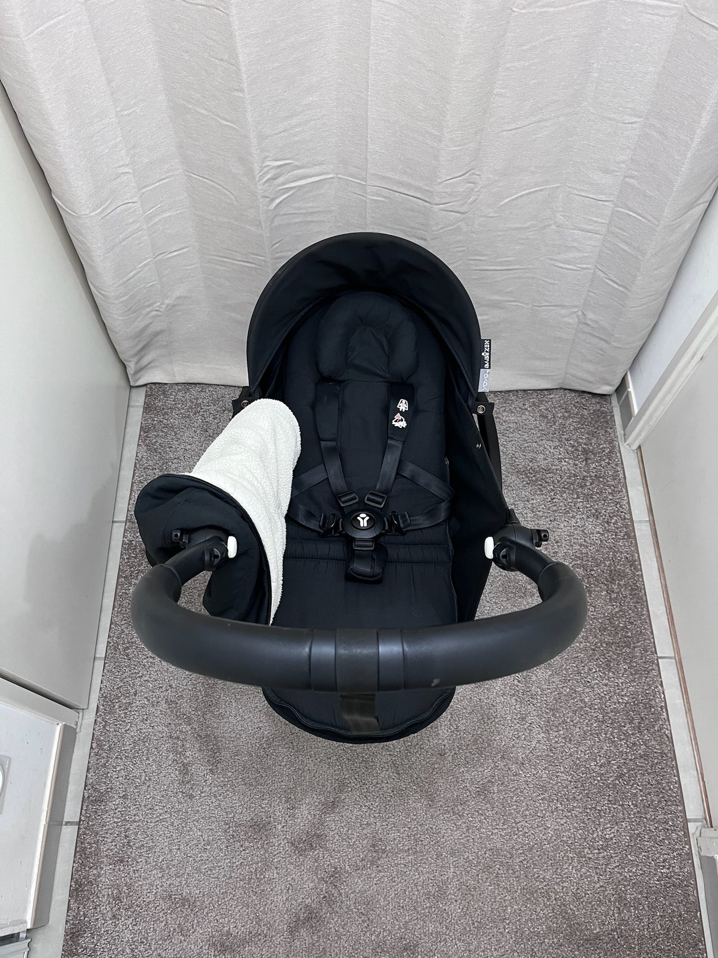 Poussette YOYO reconditionnée – packs 0+ et 6+ noir  et habillage pluie – très bon état – garantie 6 mois