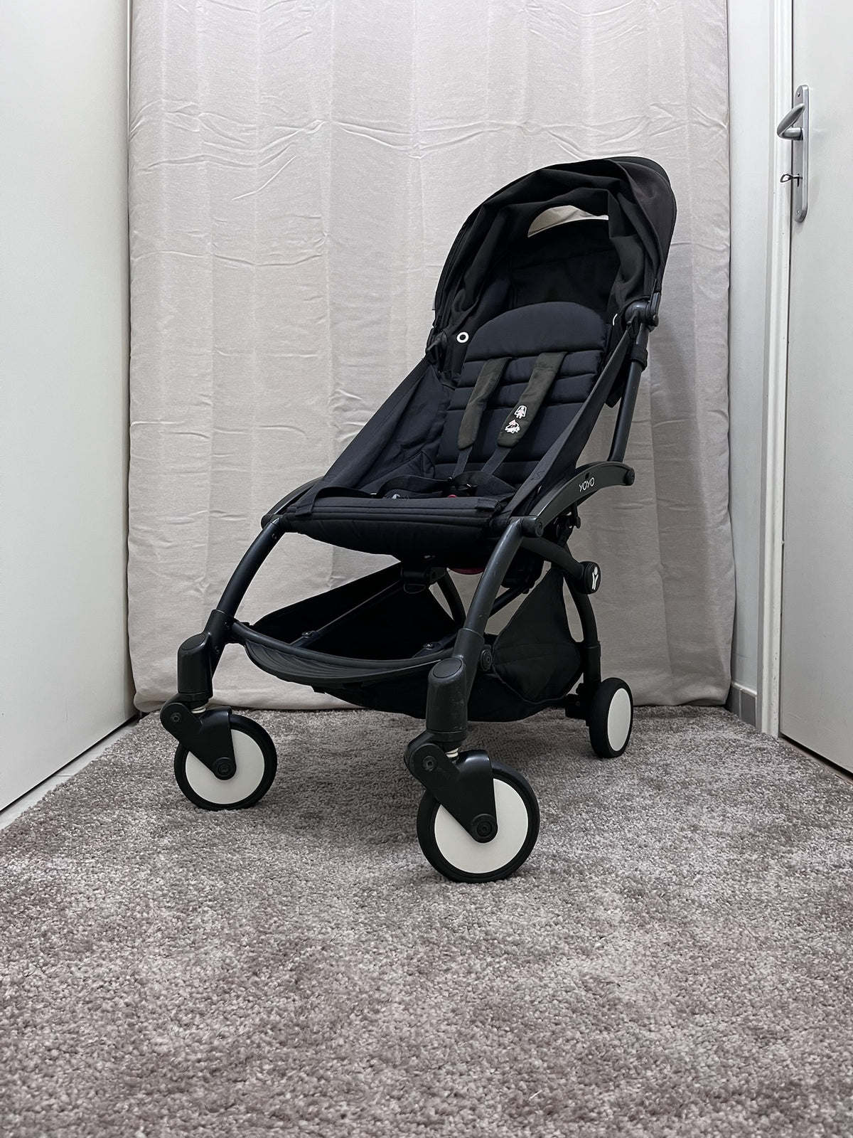 Poussette Stokke YOYO avec packs 0+ et 6+ noirs – Très bon état