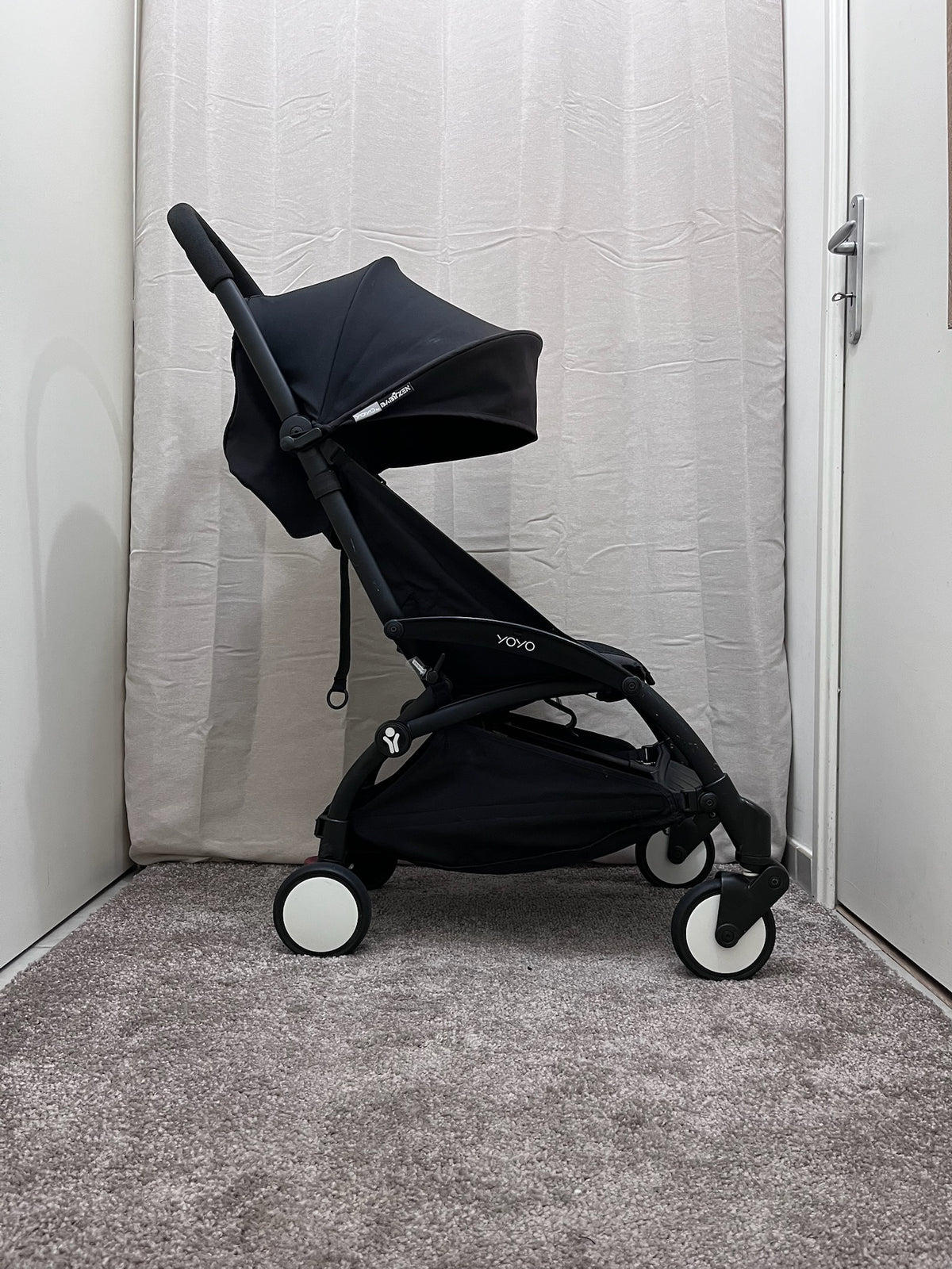 Poussette Stokke YOYO avec packs 0+ et 6+ noirs – Très bon état