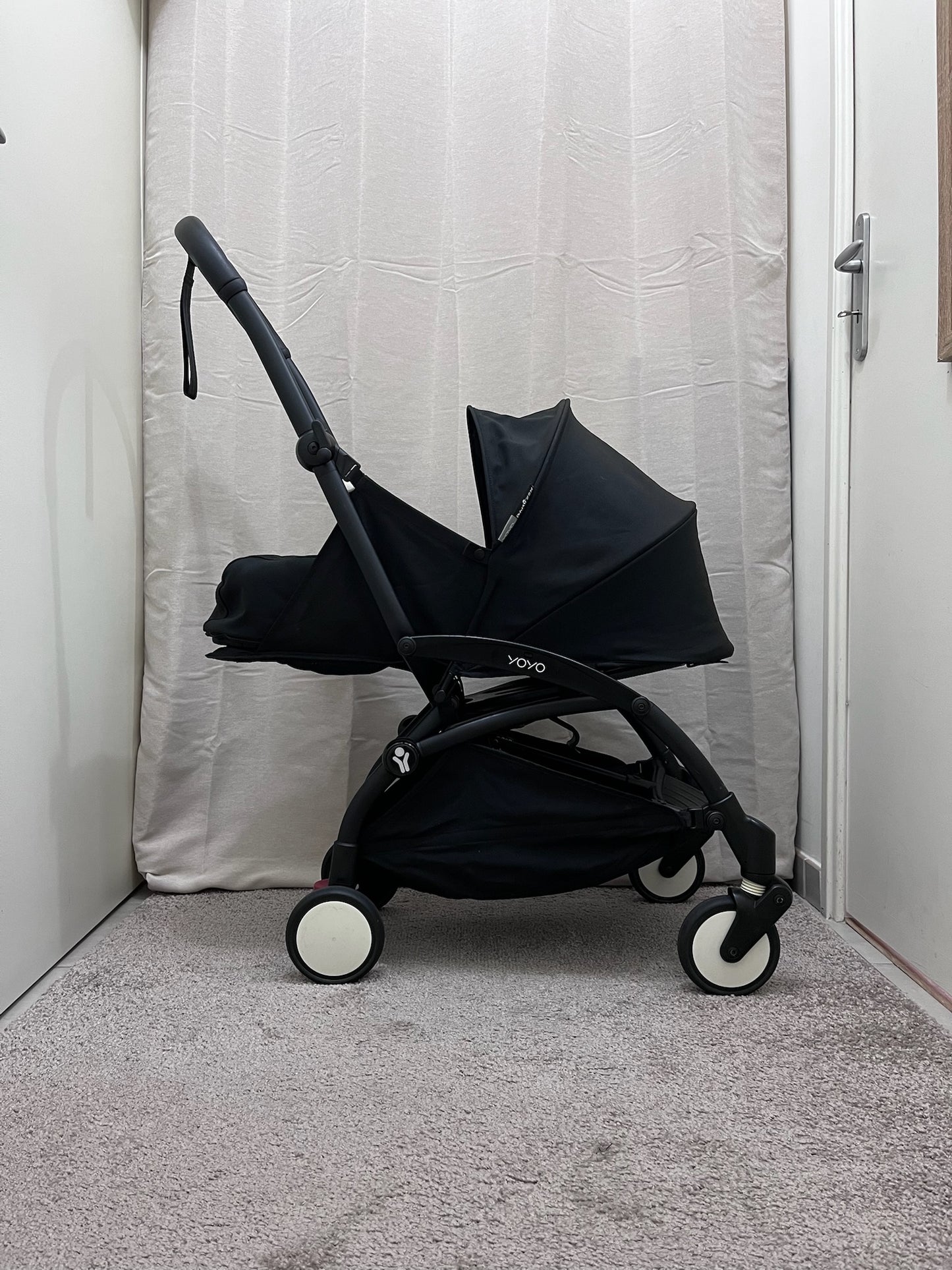 Poussette YOYO reconditionnée – packs 0+ et 6+ noir  et habillage pluie – très bon état – garantie 6 mois