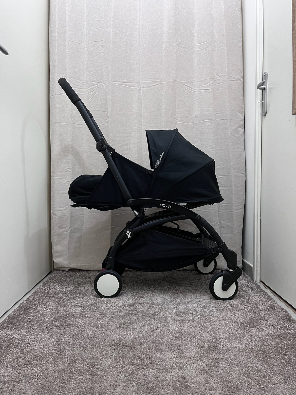 Poussette Stokke YOYO avec packs 0+ et 6+ noirs – Très bon état