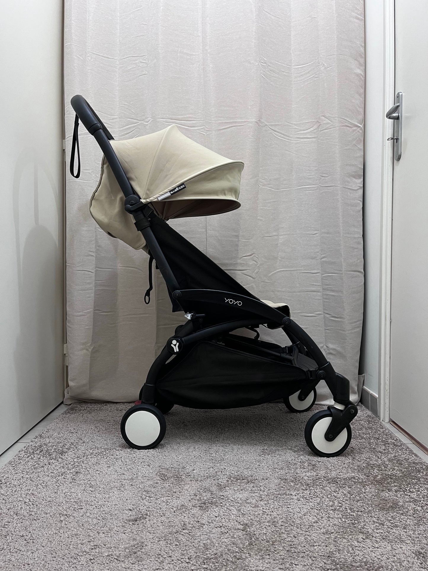 YOYO 0+ & 6+ Taupe Cadre Noir — Poussette Reconditionnée Premium