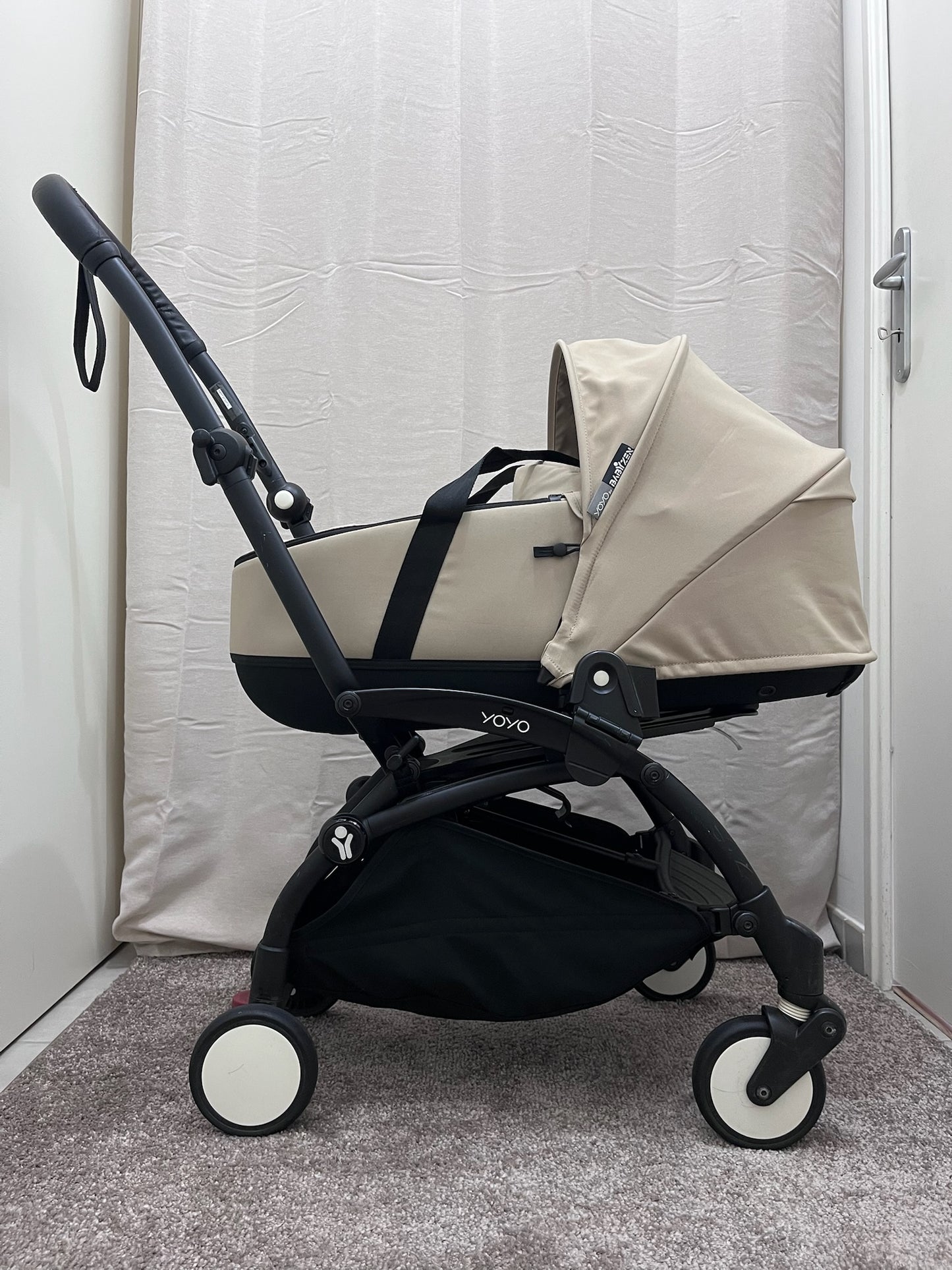 YOYO Nacelle + 6+ Taupe Cadre Noir — Poussette Reconditionnée Premium