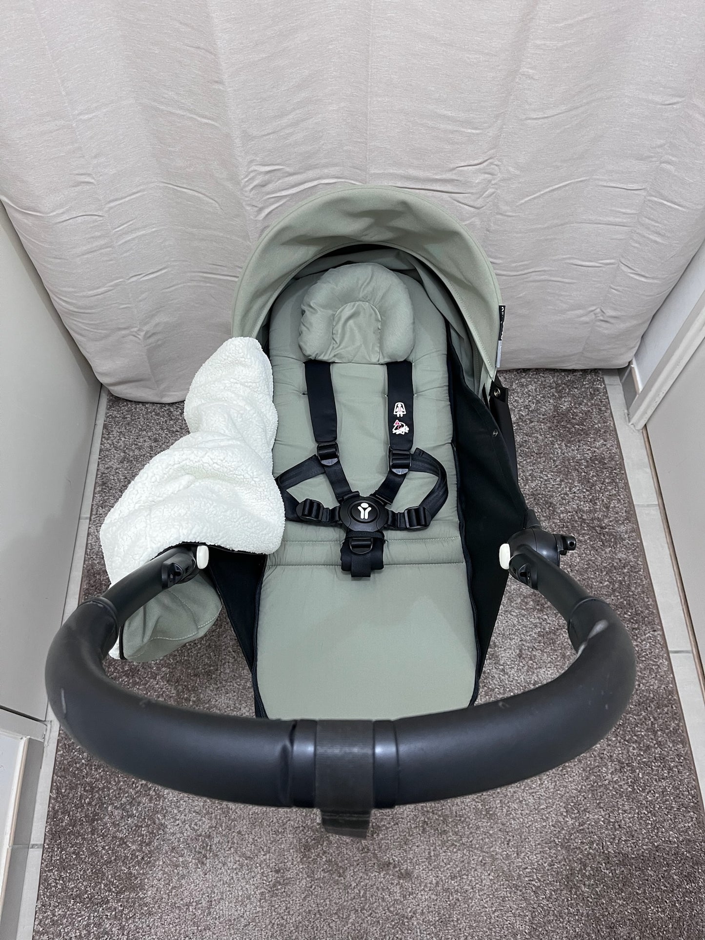 Poussette YOYO reconditionnée – pack naissance + pack 6+ olive– très bon état – garantie 6 mois